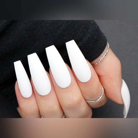 7 Piece Press-On Nails Kit - Picture 1 of 4